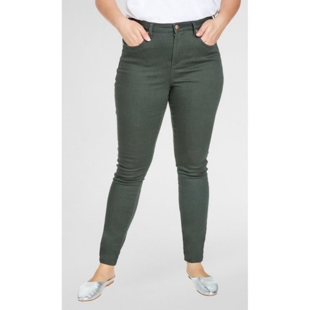 Universal Standard Slim Cut Camo Seine Jeans